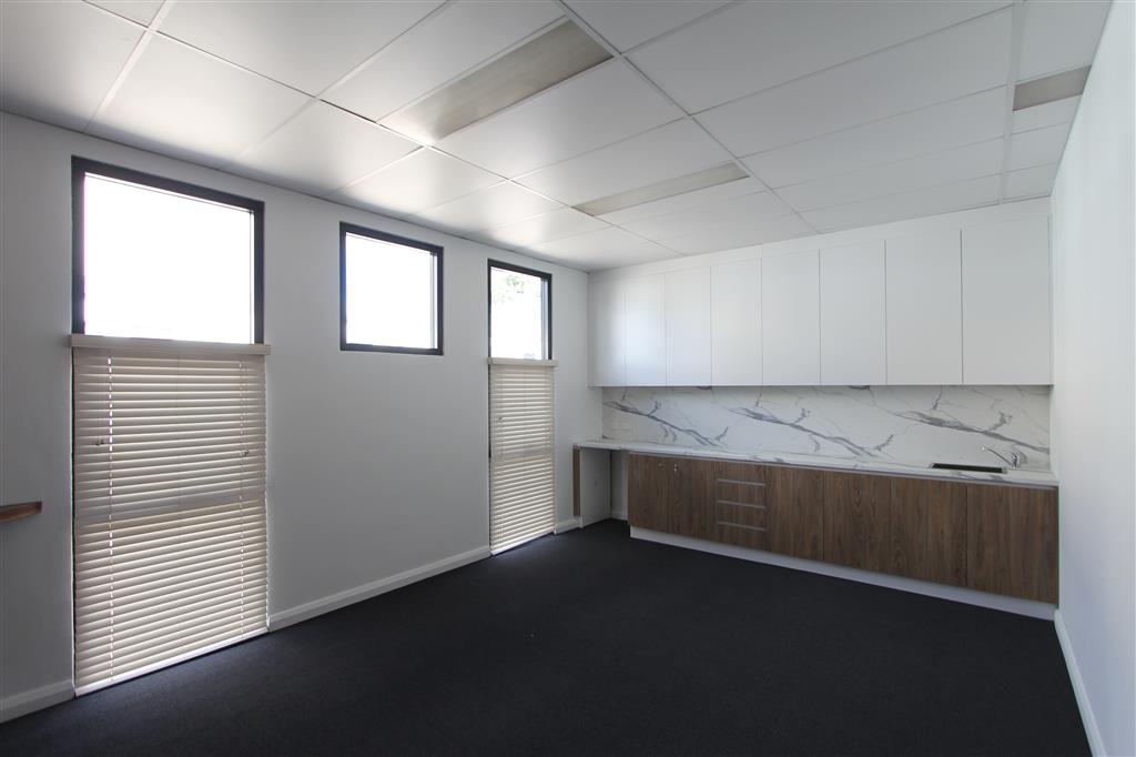 LEASED BY Ryan McMahon & Hayden HIGH QUALITY 206m² WAREHOUSE